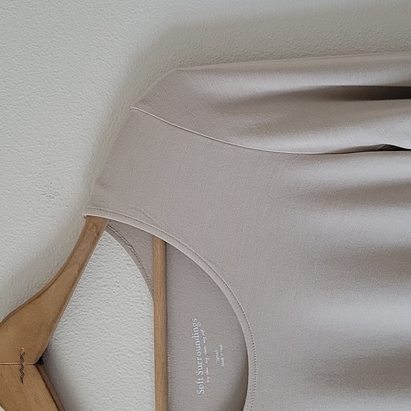 Soft Surroundings Tan Perfect Layers Long Sleeve Tunic Top Size Small S - Picture 5 of 6